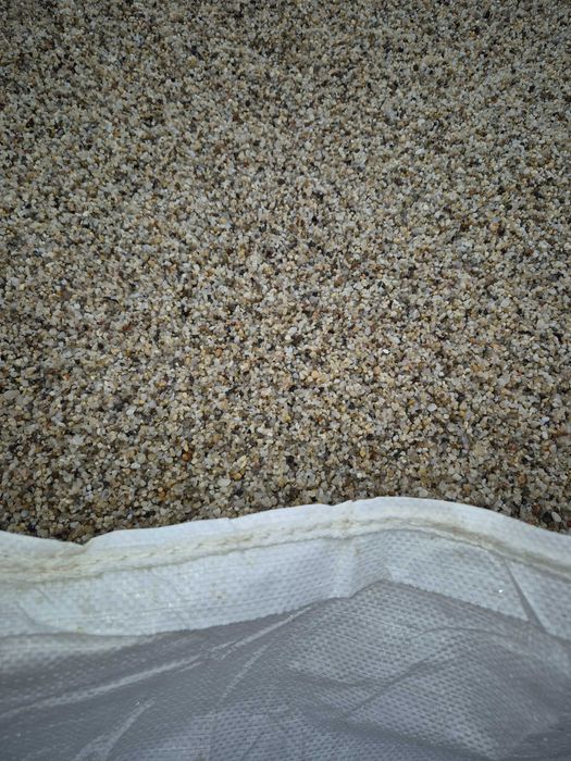 NISIP CUARTOS umed 2-4 mm pe stoc