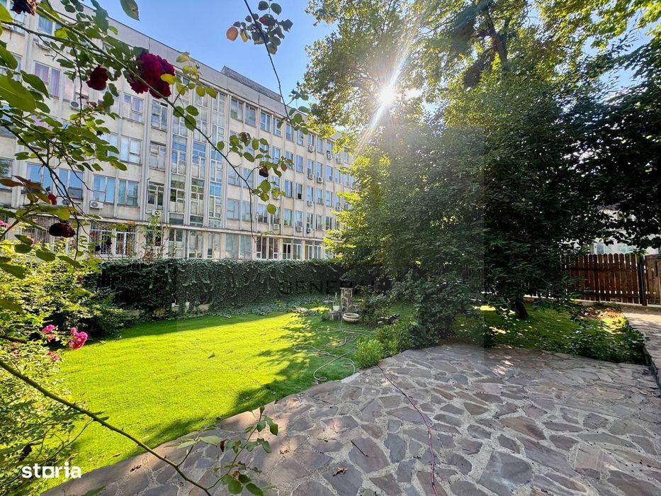 Spre Vânzare Proprietate remarcabilă cu 6 camere în inima Iașului !
