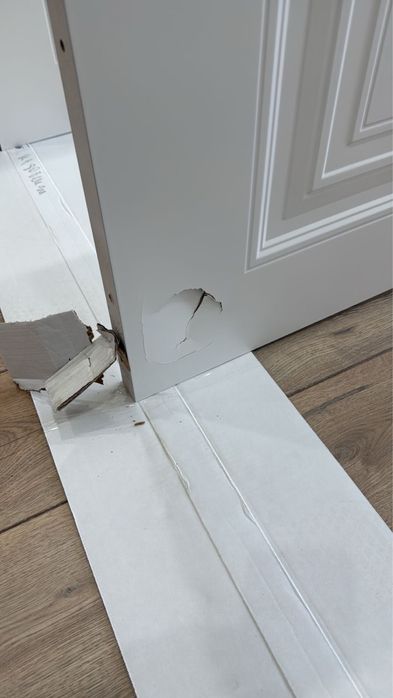 Продам новую дверь с дефектом