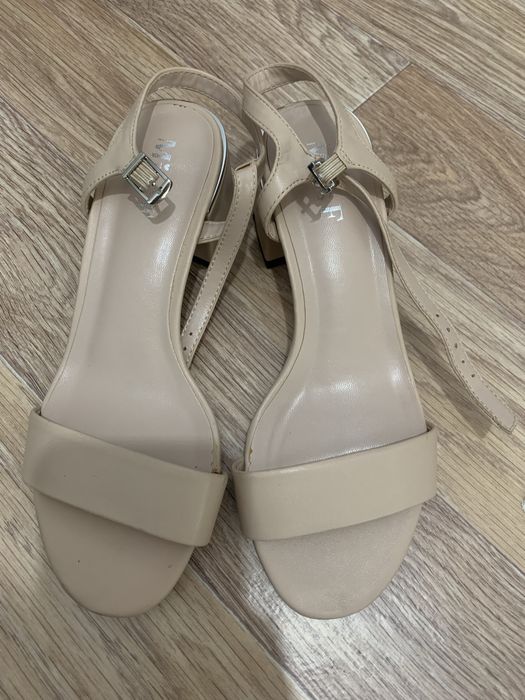 Женская обувь 37 размер