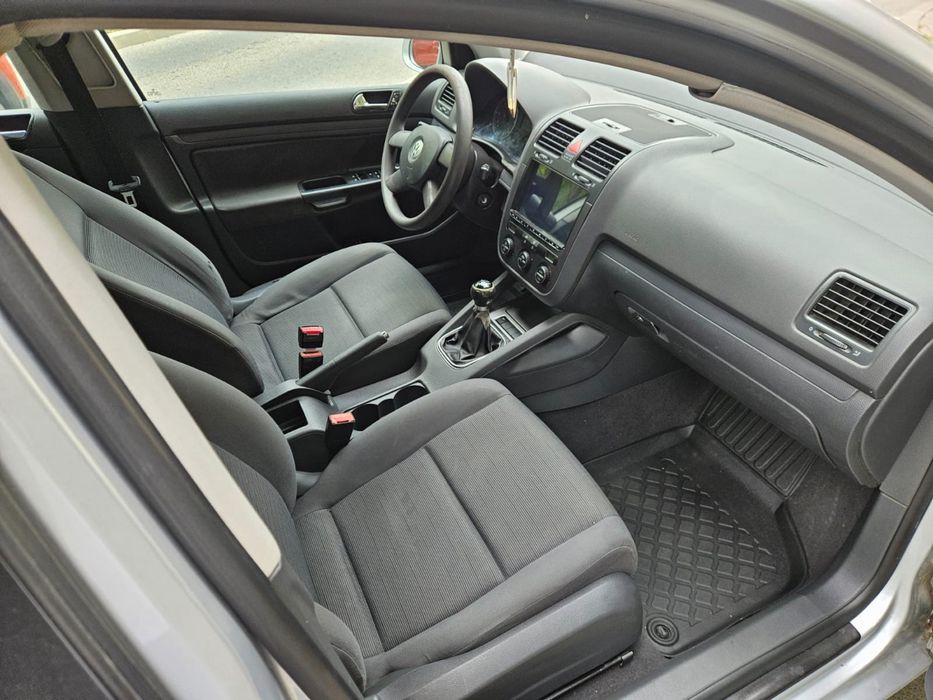 Vând Vw Golf 5 1.9 TDI