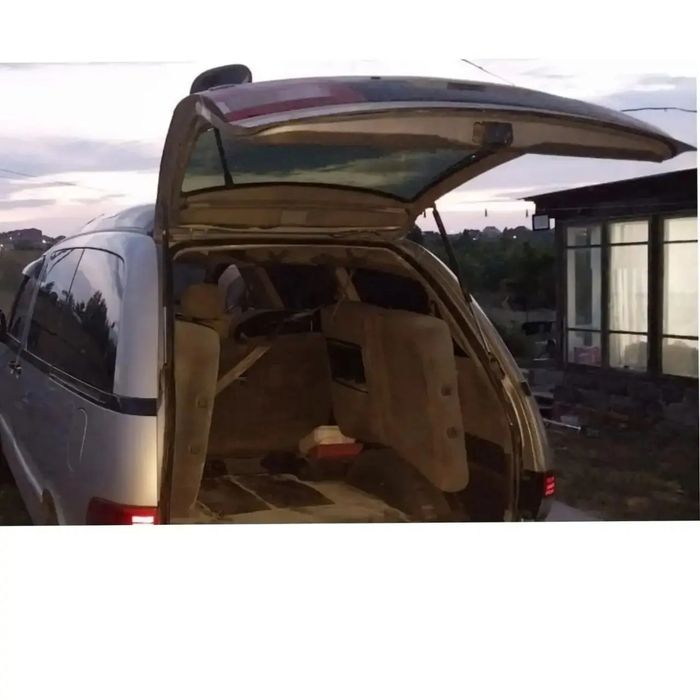 Toyota Estima Lucida