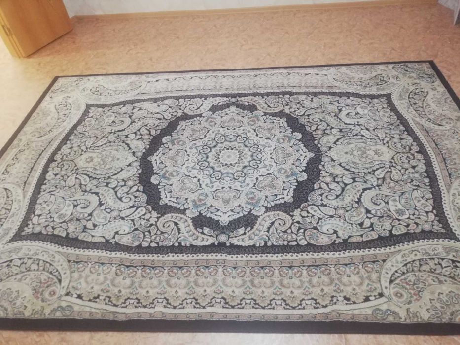 Продам ковер размер  2х3 б/у