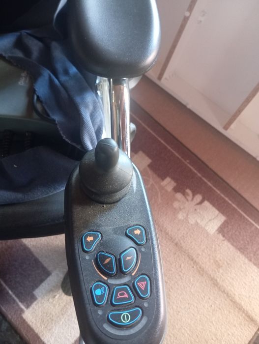 Четири колела за Инвалид със истоштена Батерия