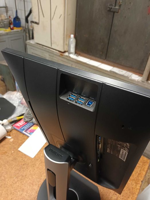 Продавам монитор PHILIPS 24 инча