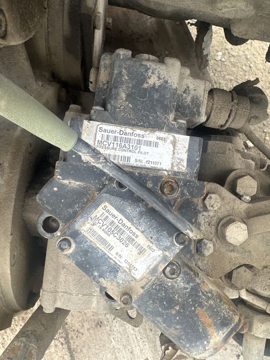 Продается гидронасос в сборе от асфальтоукладчика dynapac