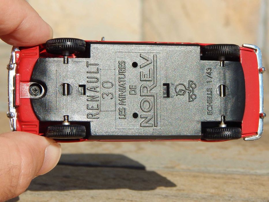 Macheta Renault 30 1975–1984 scara 1:43 Norev Franta uzata