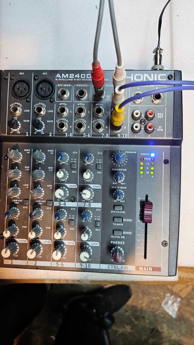 Mixer audio PHONIC AM 240D cu efecte