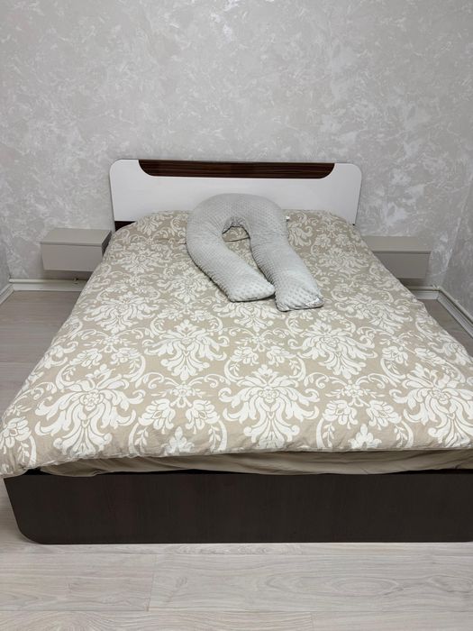 Продается спальный гарнитур