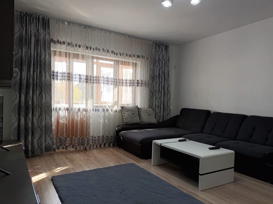 Apartament 3 camere , 2 bai si balcon