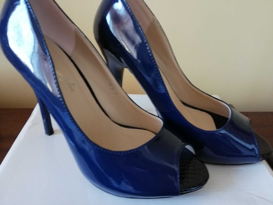 Дамски обувки нови на ток и платформа ,размер 37 и 38