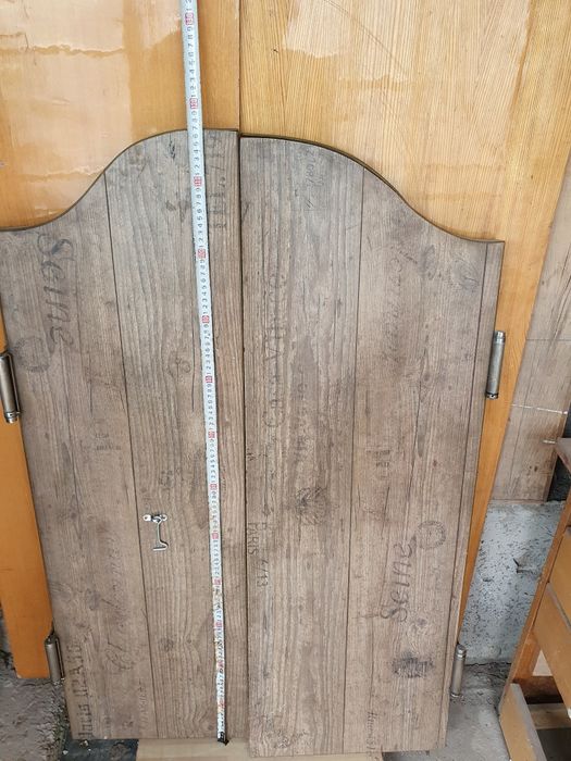 Двери  распашные в обе стороны