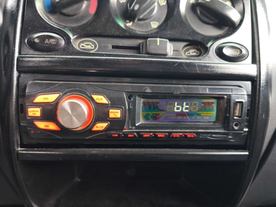 Магниофон сотилади. USB, AUX, Bluetooth,FM
