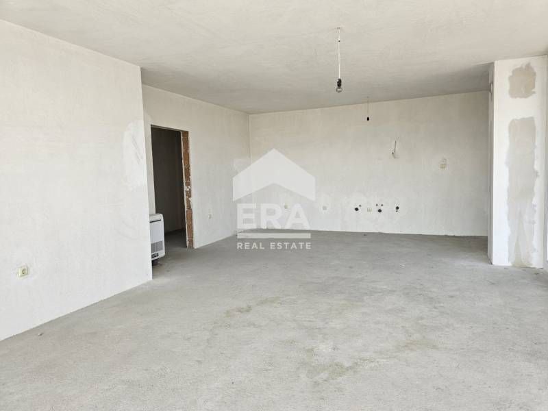 Четиристаен просторен апартамент в жк Левски град Варна