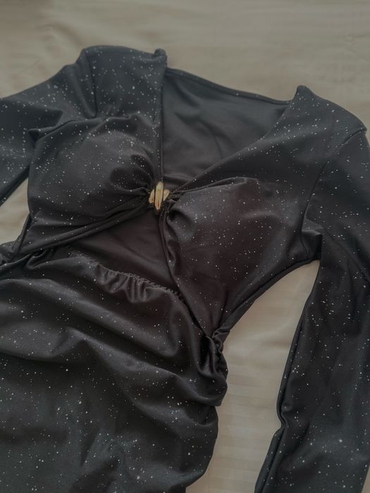 Къса черна рокля