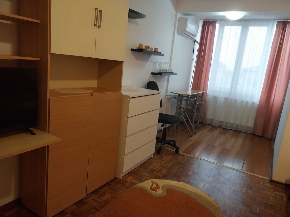 Inchiriez garsoniera strada Aluminei bloc D