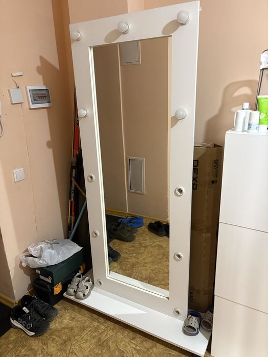 Продается шкаф для обуви и зеркало