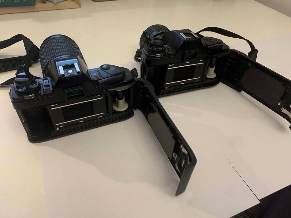 Minolta X-300s - Doua aparate foto pe film + 3 obiective + blitz foto