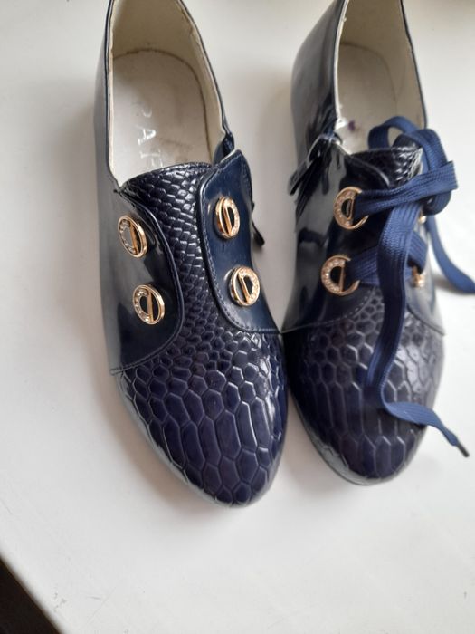 Продам школьные р. 36 новые