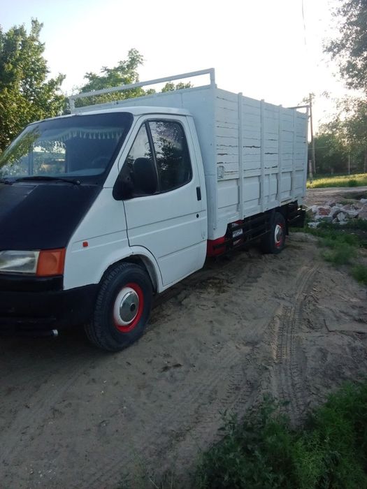 Ford gruzavoy sotiladi