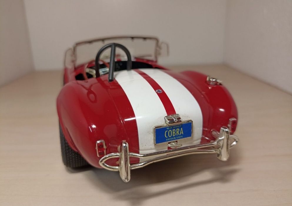 Shelby Cobra 118
Scara 1:18
Produs ERTL

Material metal+plastic

Pozel