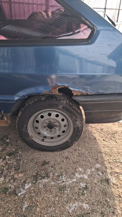 Ваз 2113. тринашка 2005г  На ходу.