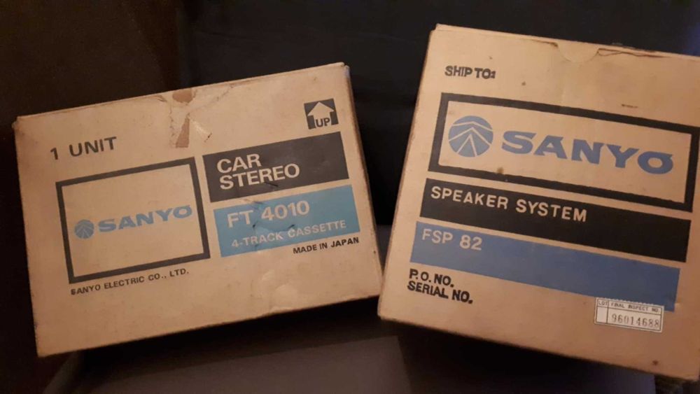 Casetofon vintage Sanyo de masina, cu boxe, nou