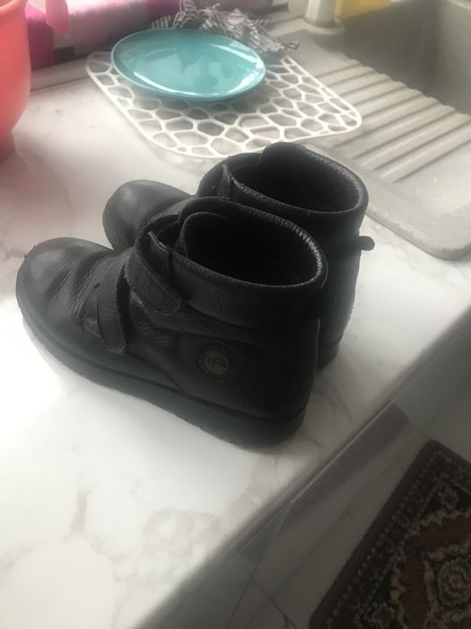 Продам осеннюю обувь мальчиковую