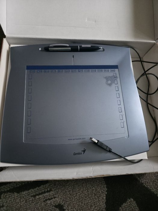 Графичен таблет и джойстик