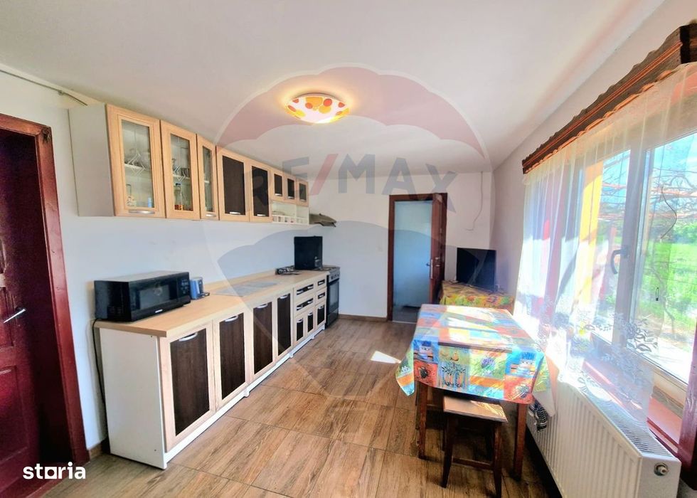 Casă cu 3 camere de vânzare