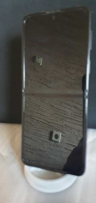 Продавам Z Flip3  128GB 8GB RAM