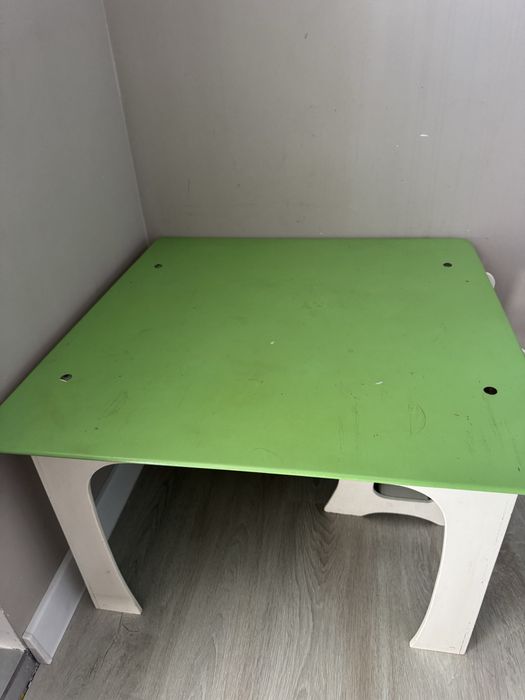 Продам детский стол со стулом