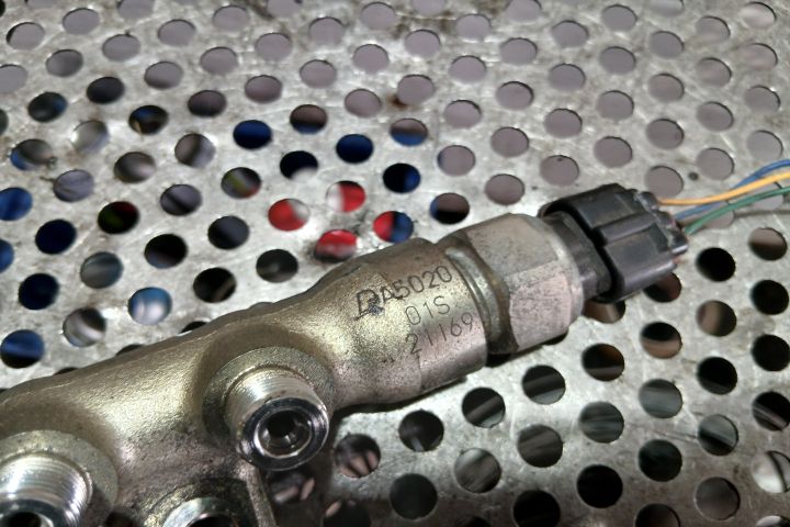 Rampa injectoare 12R32330 12R32330 Mazda CX-5 prima generatie (KE)