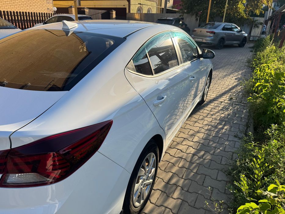 Продам машину Hyundai Elantra