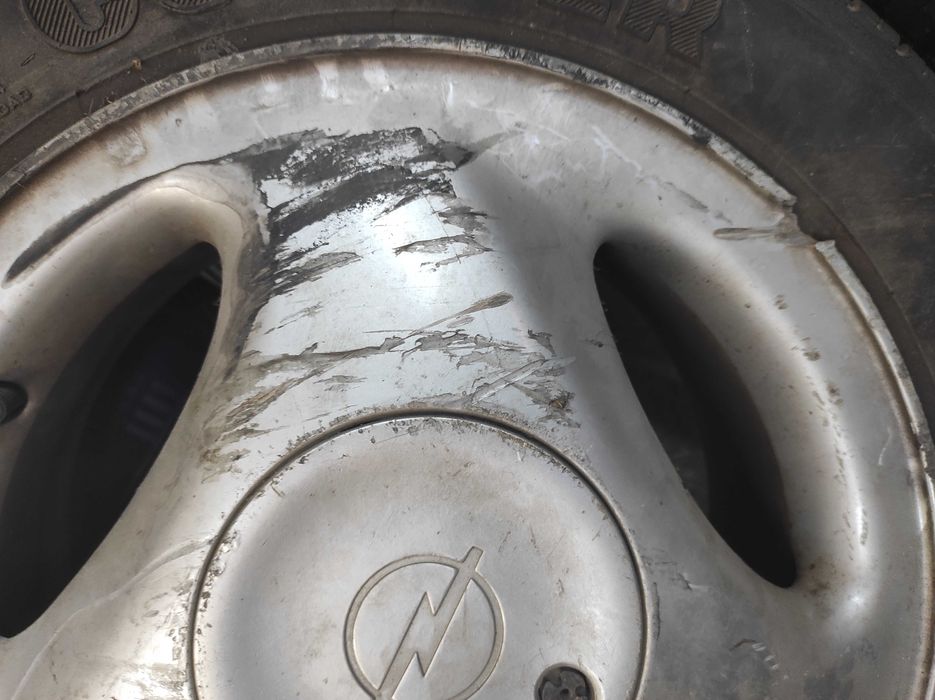 Гуми с джанти алуминиеви...