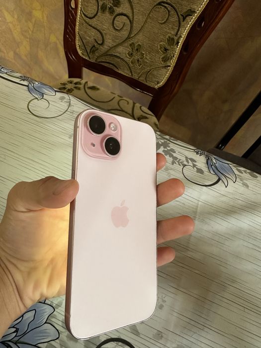 iPhone 15 продается