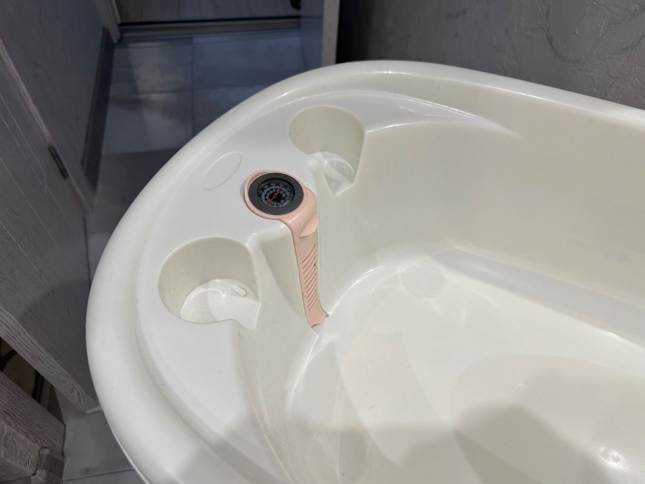 Бебешка вана, със сгъваеми стойка