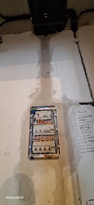 Электрик электомонтажник