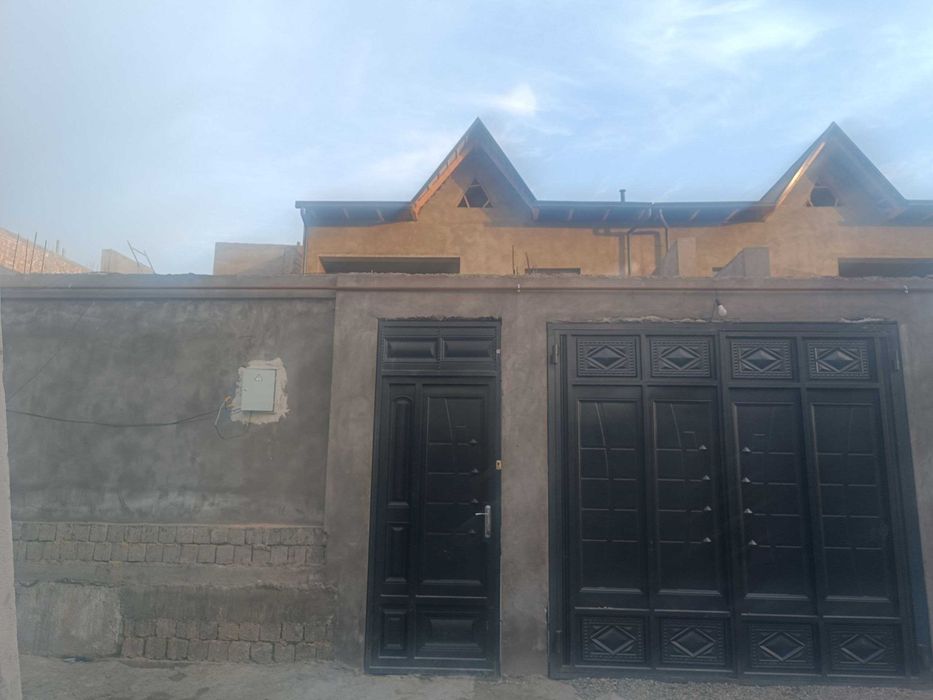 Срочно хонадон сотилади Сергилида 6 та хона+хол+2 та саузел 2.5 сотих