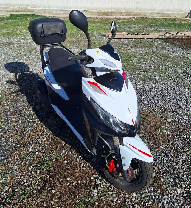 Продаётся Мопед, мотоцикл, скутер.