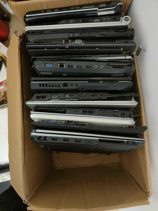 10 Laptopuri defecte