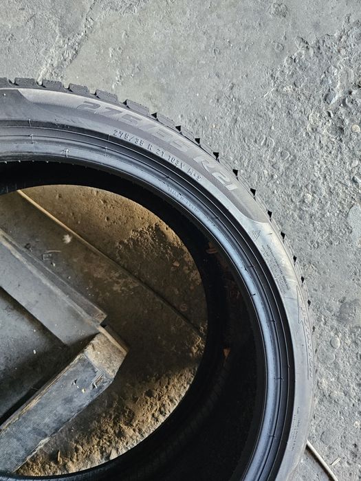 2 anvelope iarna 275 35 21 Pirelli