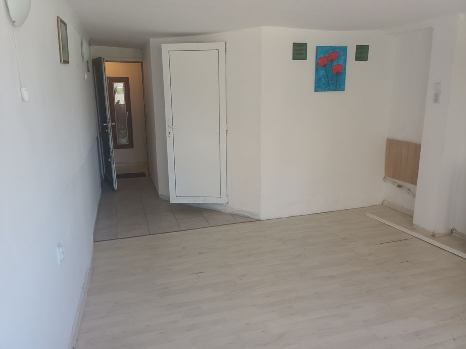 spatiu com stradal - zona centrala  - 30 + 12 mp - termen lung