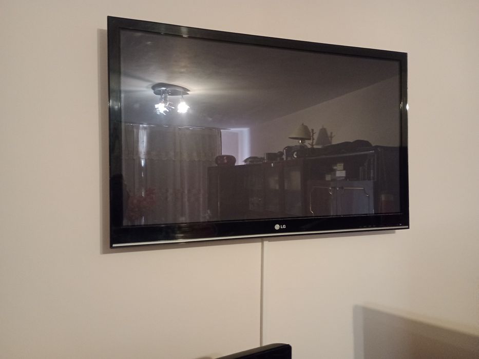Vînd 4 tv LCD jvc telefunken lg diag 82 și 107