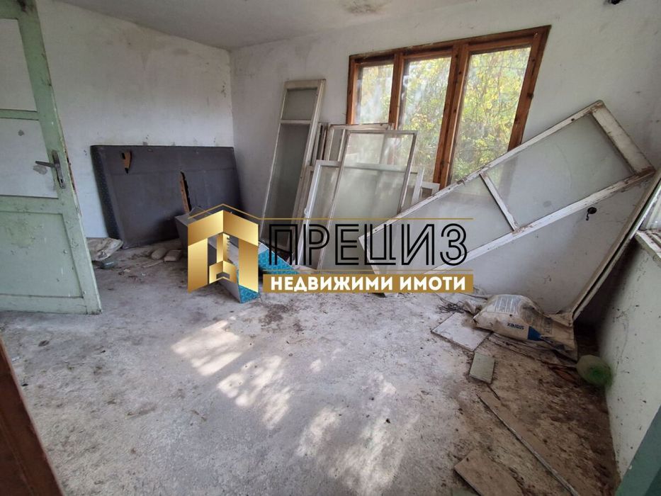 Продава се Двустаен апартамент в с. Мадара, Област Шумен - 800 кв.м за 44 €/кв.м - Снимка #3