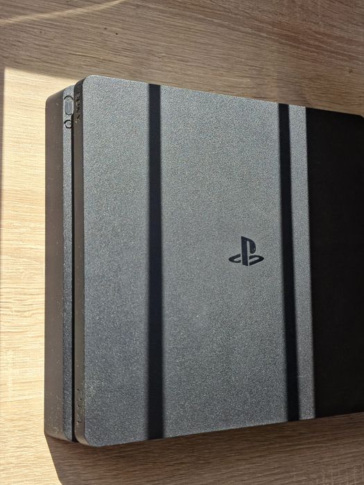 PlayStation 4 + Controller +  Jocuri