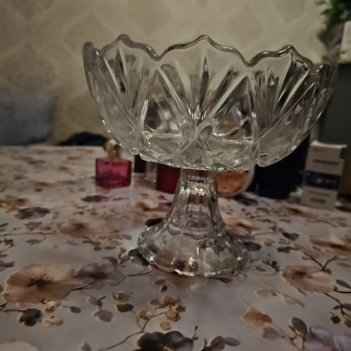 Idishlar to'plami sotiladi