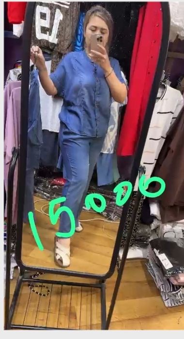 Продам джинсовый костюм