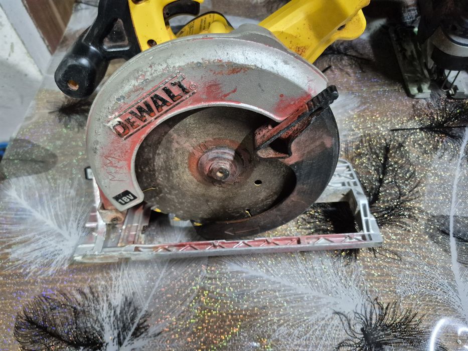 Circular Dewalt DCS 391 18V