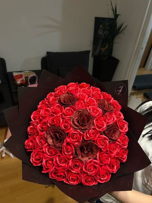 Buchet trandafiri săpun/ sclipici glitter/ personalizat/ inițială